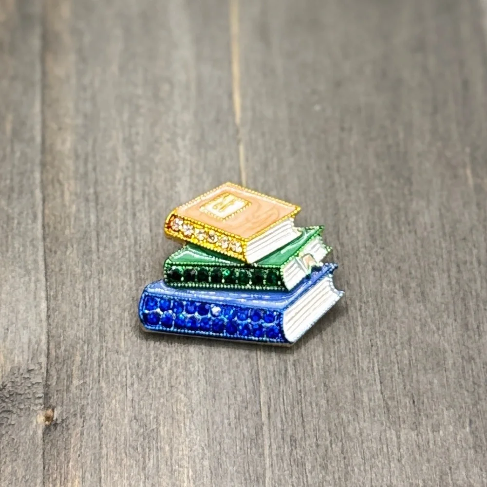 🌻 3/$25 Colorful Book Stack Brooch - Picture 5 of 7